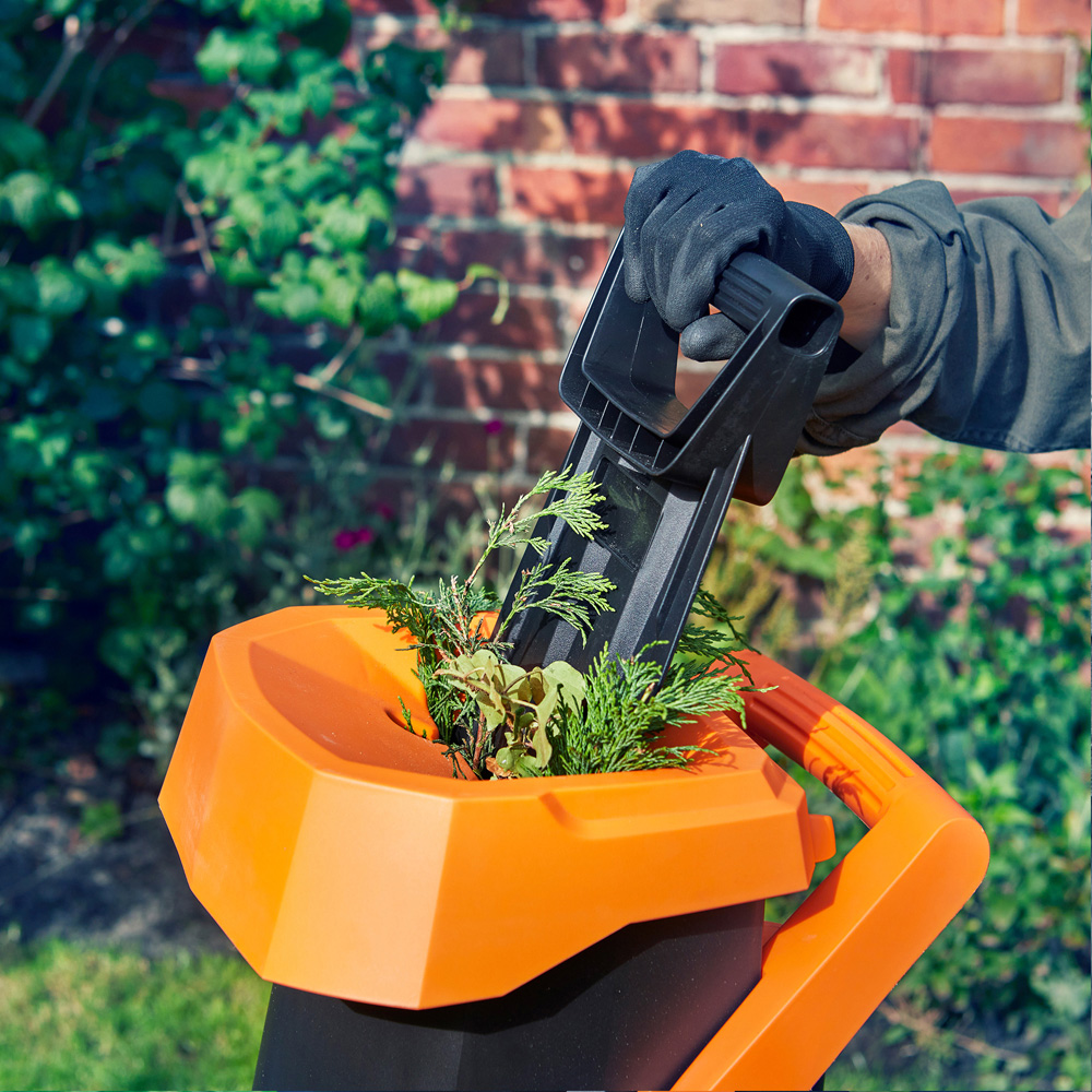 LawnMaster FD2402-01 Impact Electric Garden Shredder with 50L Collection Bag 2400W Image 7