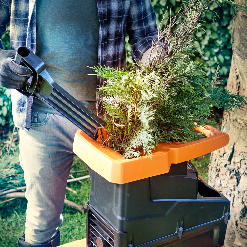 LawnMaster SDS2810-01 Quiet Electric Garden Shredder with 50L Collection Box 2800W Image 4
