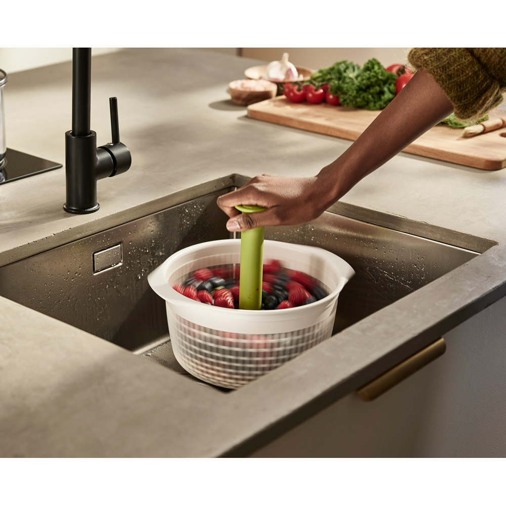 Joseph Joseph Spindola Green In-Sink Salad-Spinning Colander Image 7