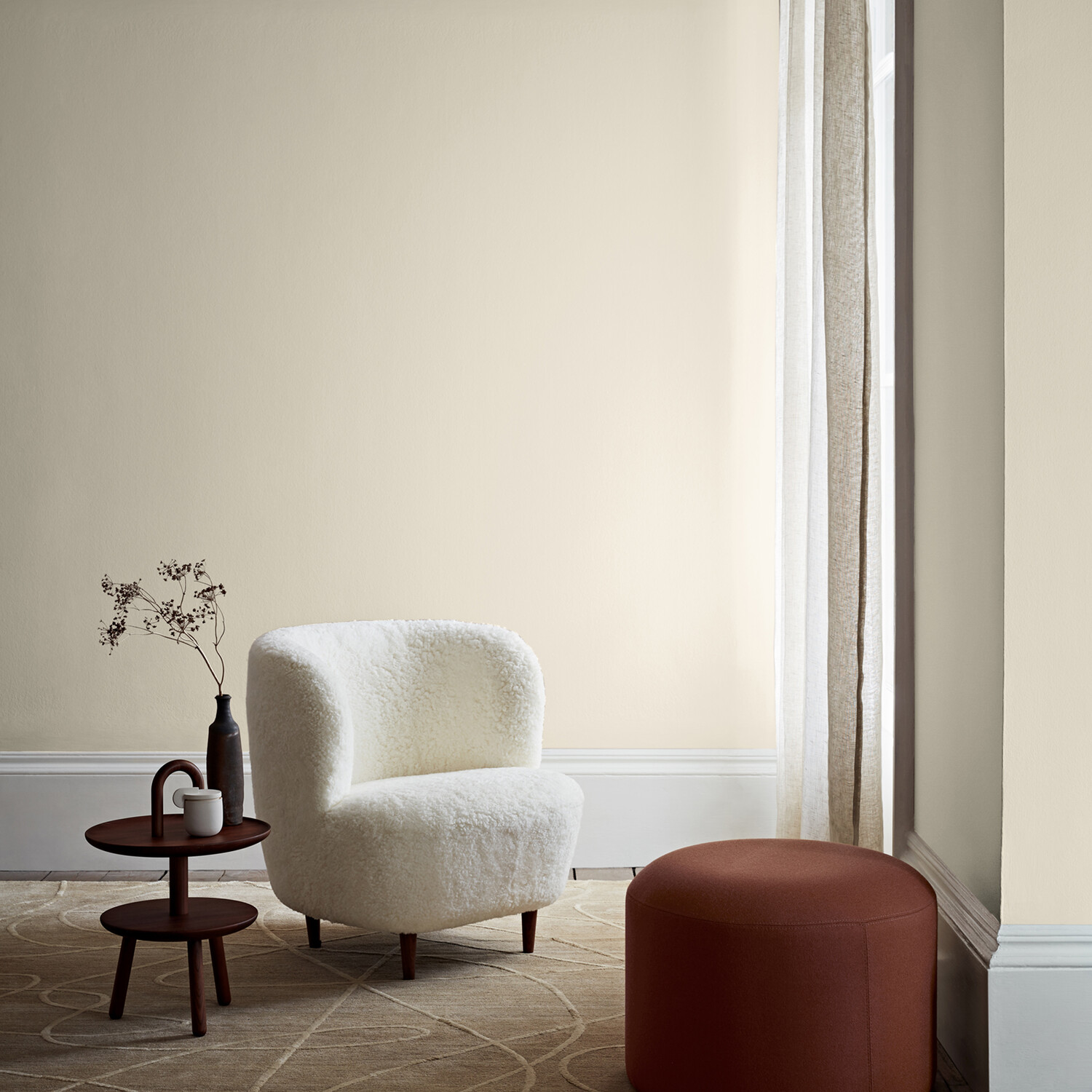 Crown Walls & Ceilings Antique Cream Mid Sheen Emulsion Paint 2.5L Image 6