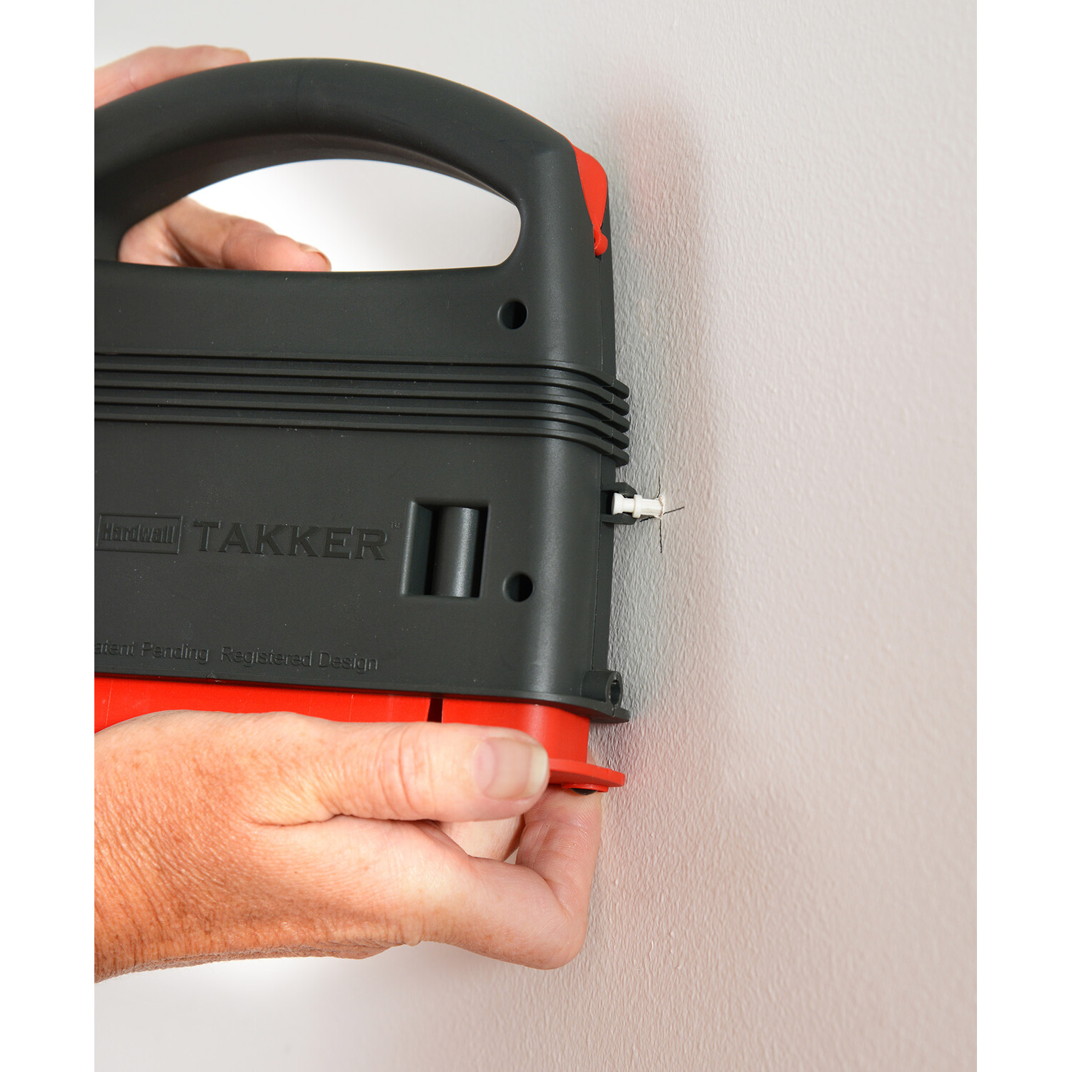 Takker 35 Piece Hardwall Hanging Kit Image 4
