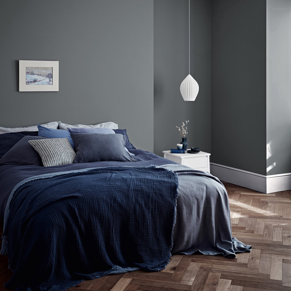 Crown Wall & Ceilings City Break Silk Emulsion 2.5L Image 4