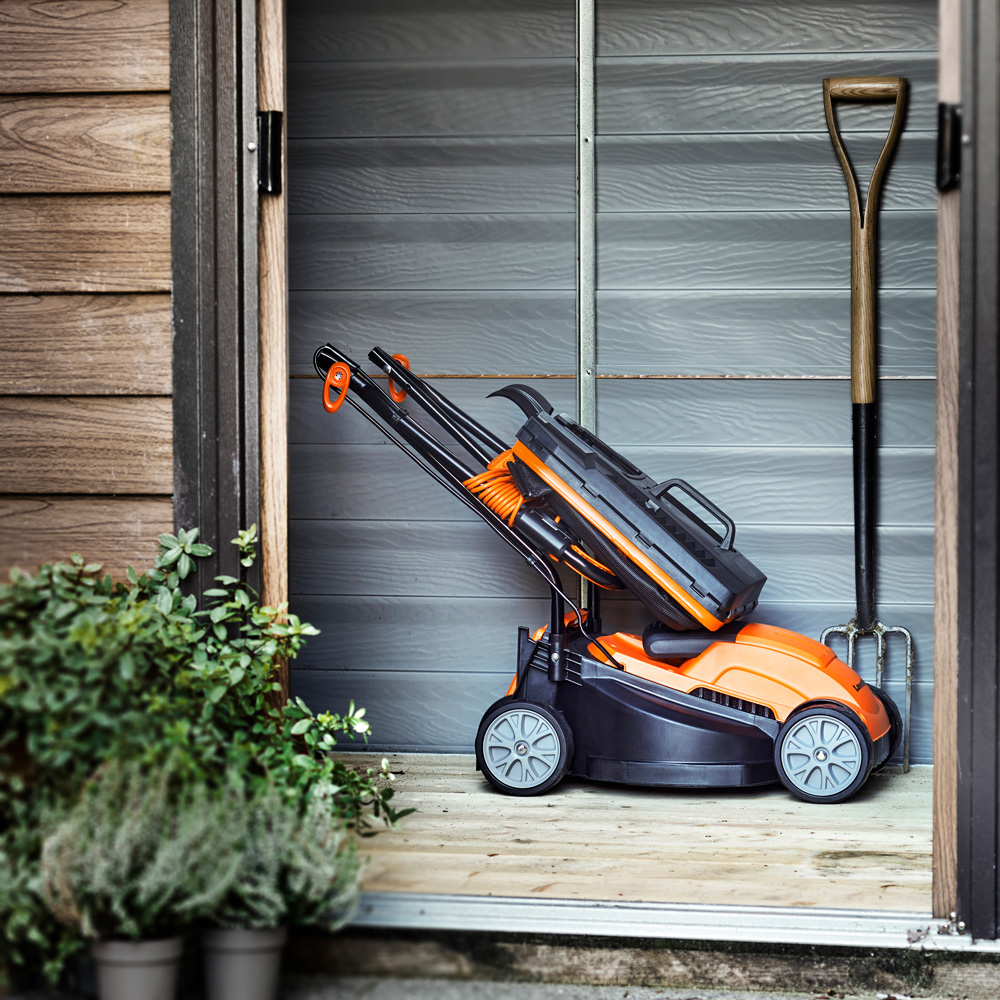 LawnMaster M2EB1232M 1200W 32cm Electric Lawn Mower with Rear Roller Image 9