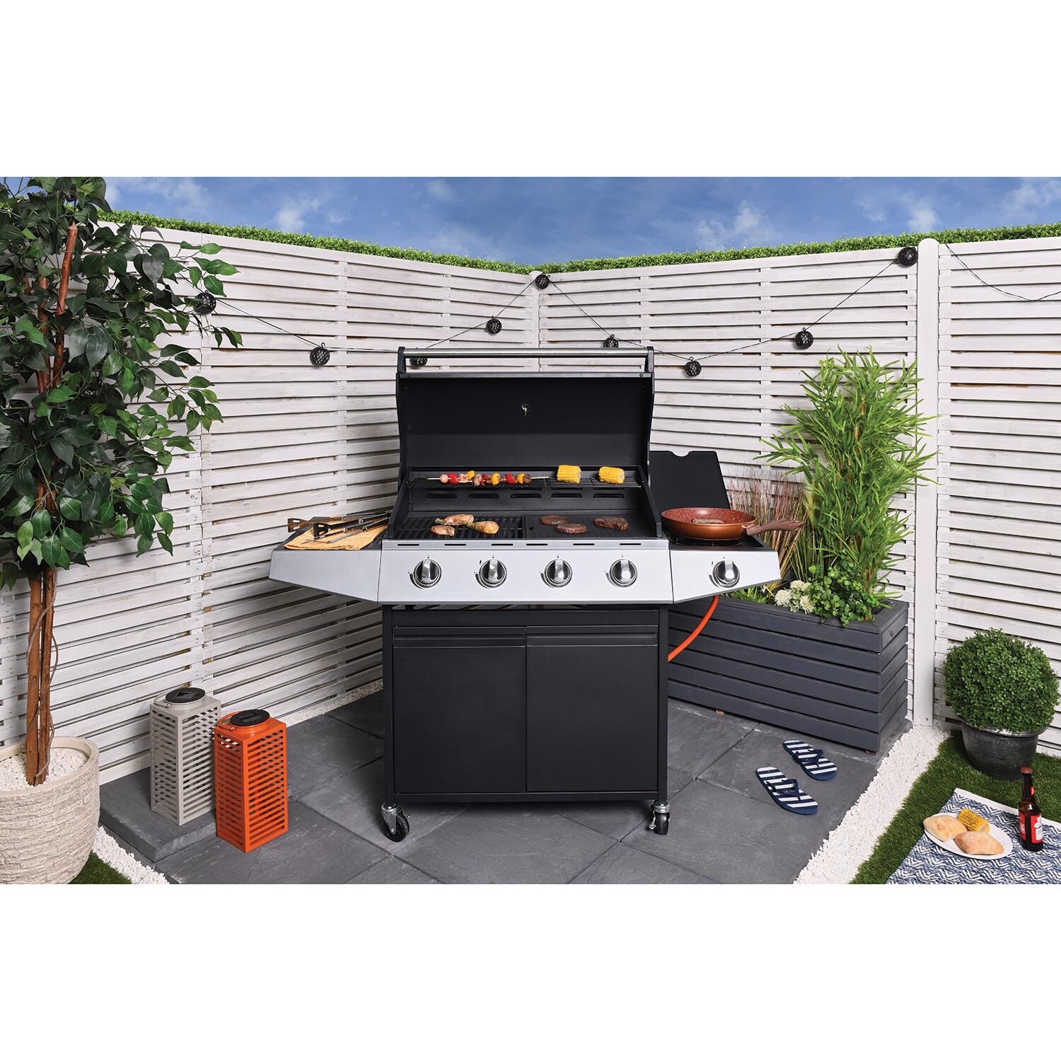 BBQ Chef Columbus Black and Silver 4 Burner BBQ with Side Burner Image 6